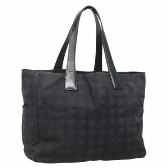 CHANEL Handbags - 🚨 RIGHT NOW CHANEL REAL BLACK BAG  NOW NO SCAM🚨SIMPLE GIVEAWAY NO TRICKS!!!